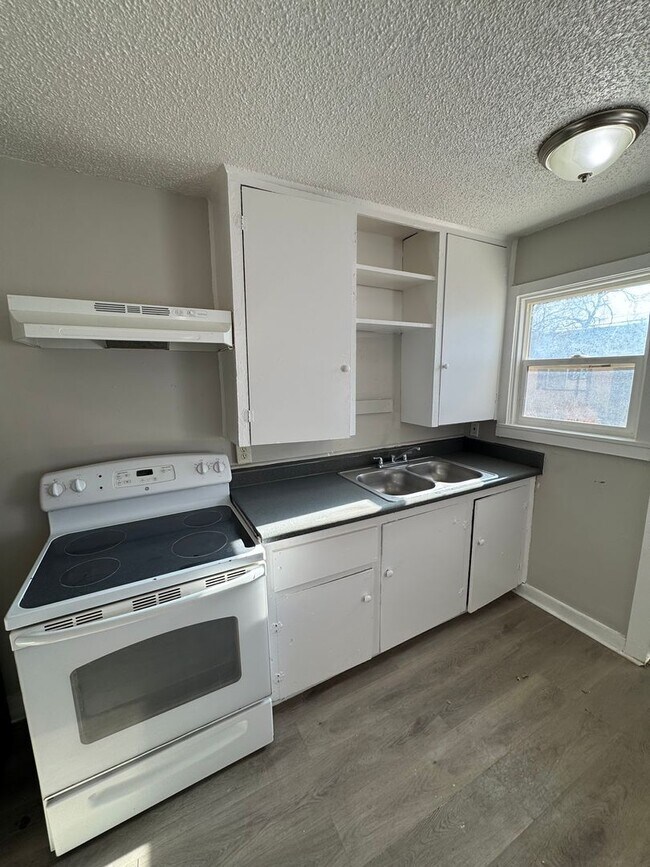 Building Photo - 2619 E Willamette Ave Unit 22