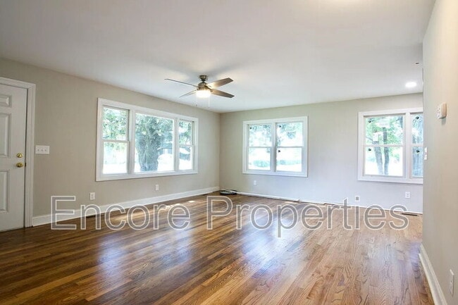 Photo - 901 Stewart St