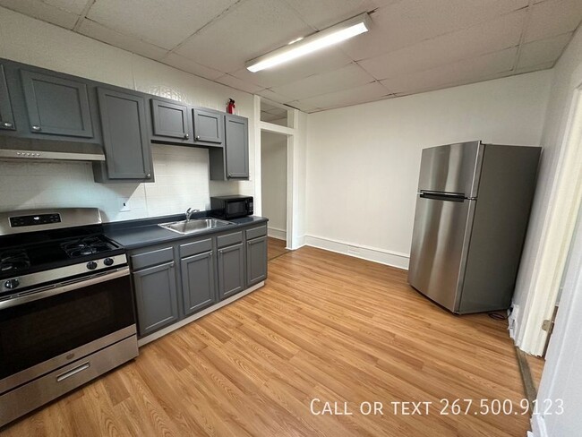 Spacious 3BR/1BA unit available Now. New... - Spacious 3BR/1BA unit available Now.   New... Apartment Unit 2