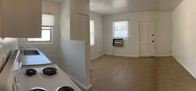 Photo - Cozy 2 Bedroom, 1 Bath Apartment in Charming Sarasota Duplex Unidad 2124