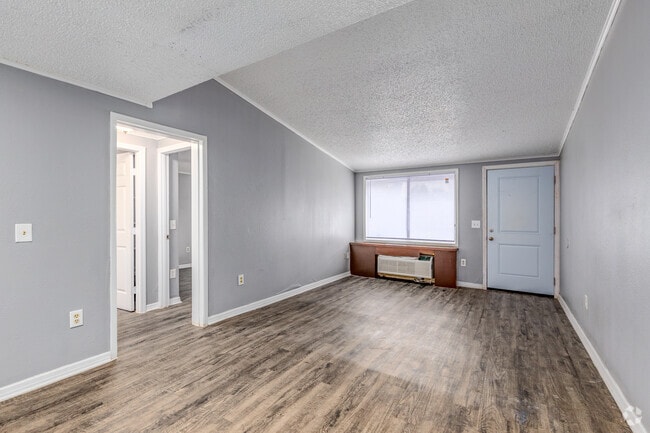 1 BR, 1 BA - 576SF - Orlando Terrace