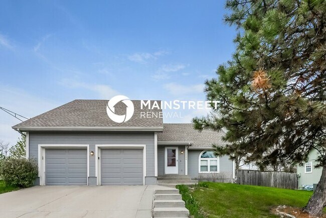 Building Photo - 3 Bedroom Pet-Friendly Home in Independence, MO with Main Street Renewal