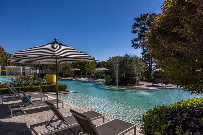 Casas Lone Oak - Lullwater Apartments