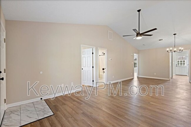 Photo - 517 Edgecliff Ln