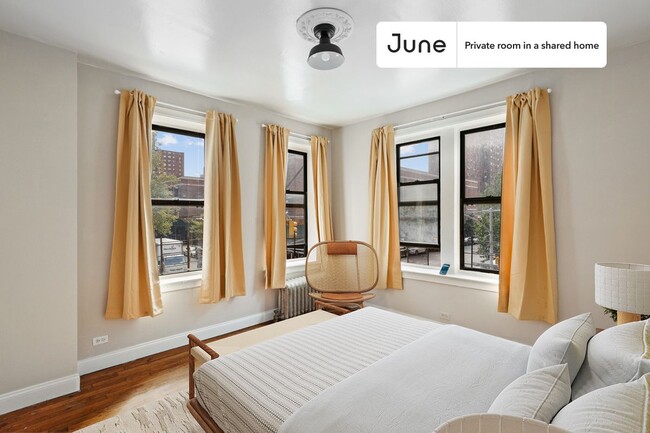 Building Photo - Room in Shared 4 bed/1 bath home