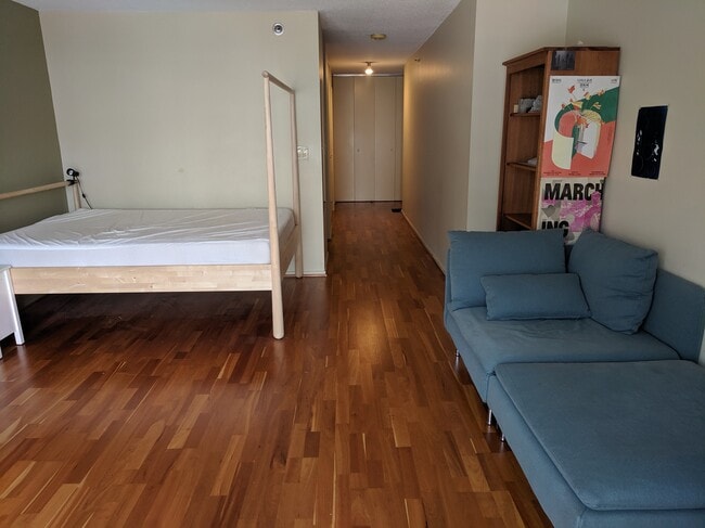 Photo - 2020 Walnut St Unit 11g