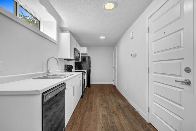Photo - 10921-10159 159 St NW