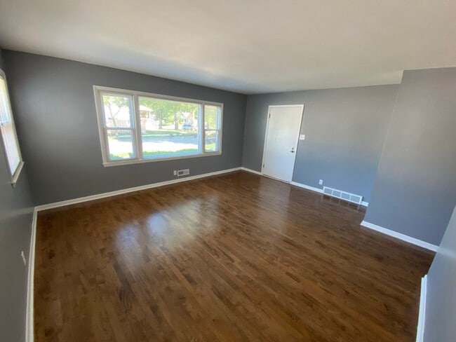 Photo - 143 N 63rd St