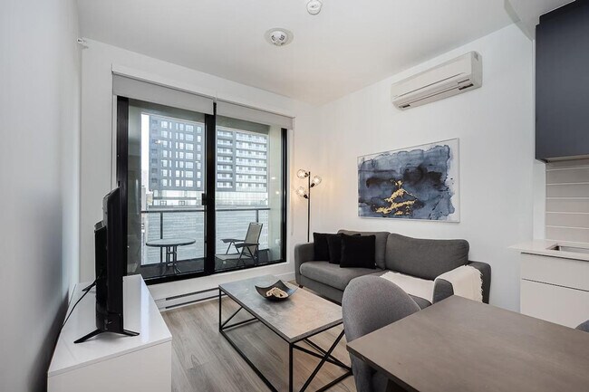 Photo - 665 Rue Versailles Unit ID1261817P