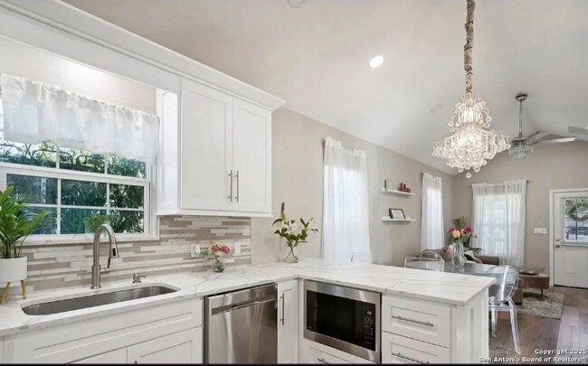 Photo - 1006 Center St Apartment Unit 1