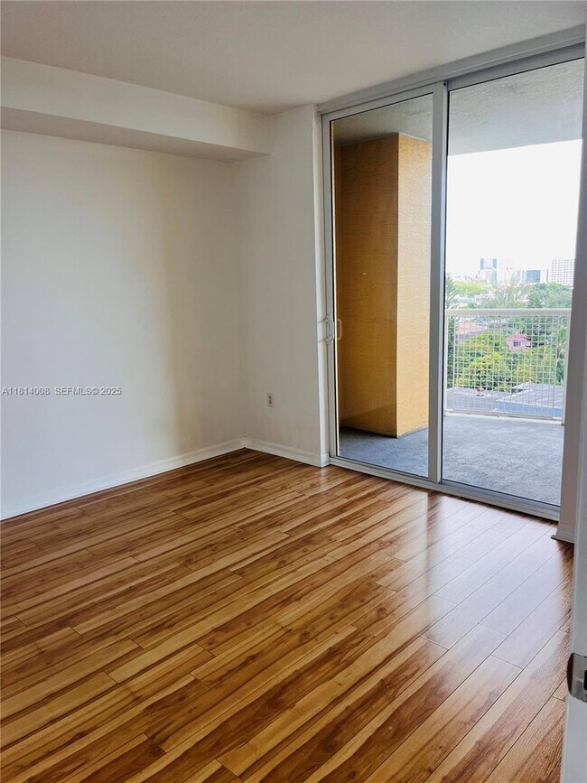 Photo - 900 SW 8th St Unit 806