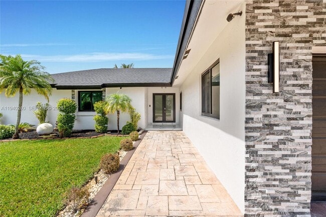 Building Photo - 730 SW 95 Terrace