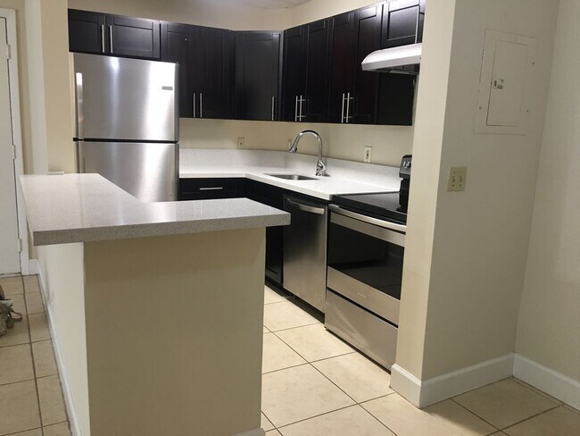 Building Photo - 10757 Cleary Blvd Unit 104 Rental