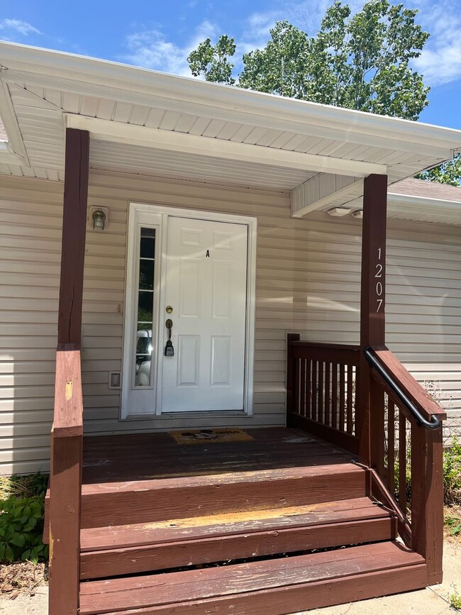 Building Photo - 1207 Westwood Dr Unit A