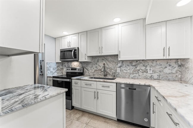 Building Photo - 4502 N Federal Hwy Unit 123C