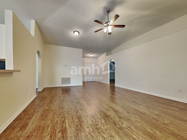 Photo - 25209 Hyde Park Blvd