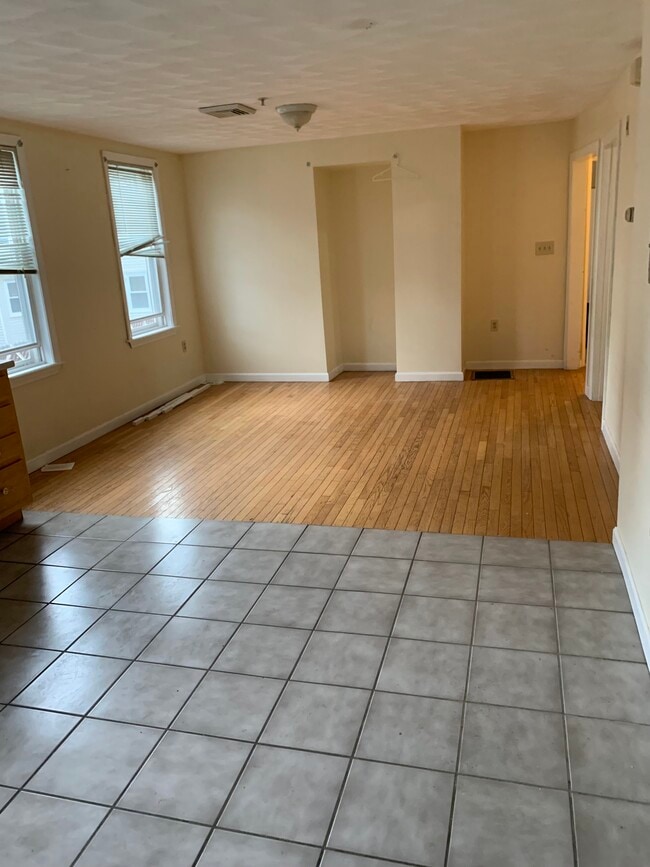 Building Photo - 1 Pearl Ter Unit 1 pearl terrace Rental