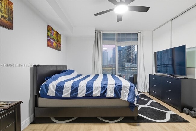 Photo - 90 SW 3rd St Unidad 2214