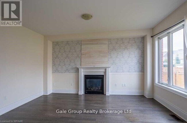 Photo - 909 Edinburgh Dr