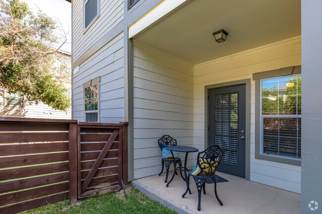 2BR, 2BA - 1,069SF