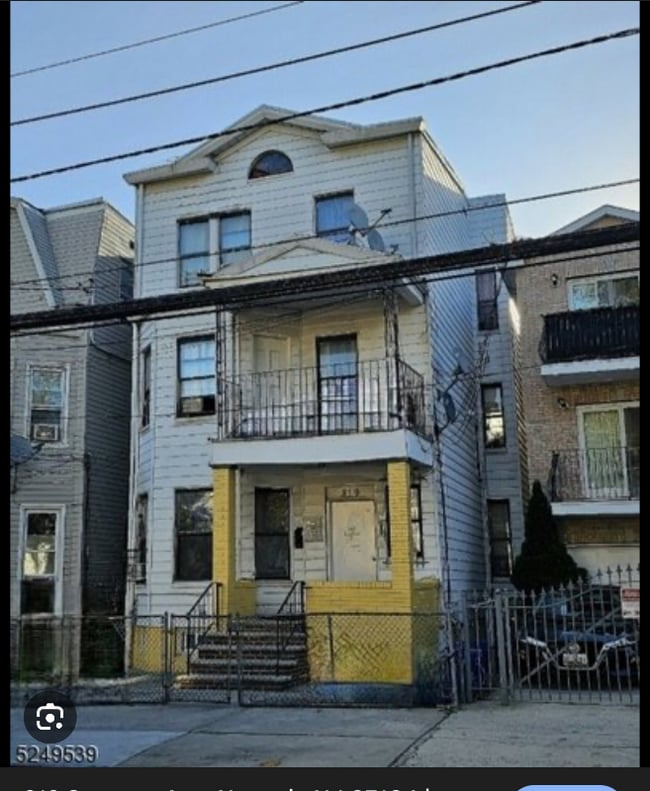 Building Photo - 319 Summer Ave Rental