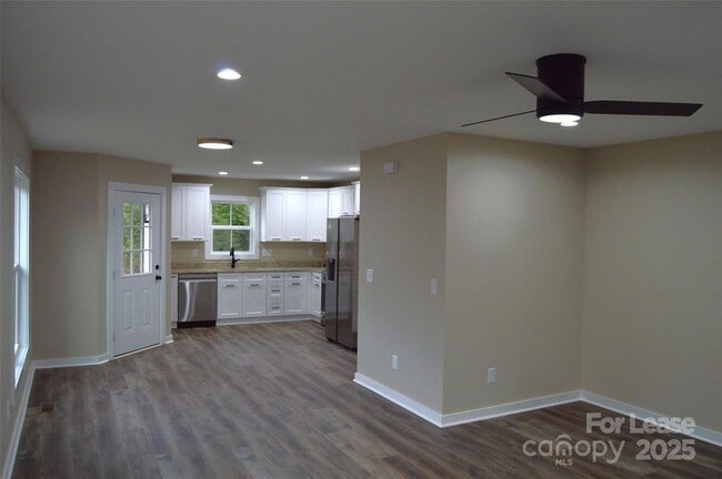 Photo - 620 W Bell St