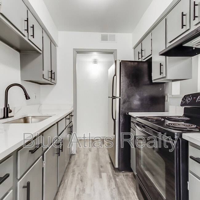 Building Photo - 912 Isbell Rd Rental