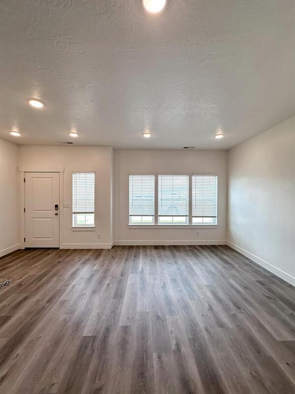 Photo - 911 W 1000 N