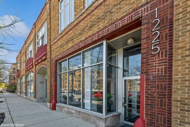 Photo - 1225 W Morse Ave Unidad 406 Rental