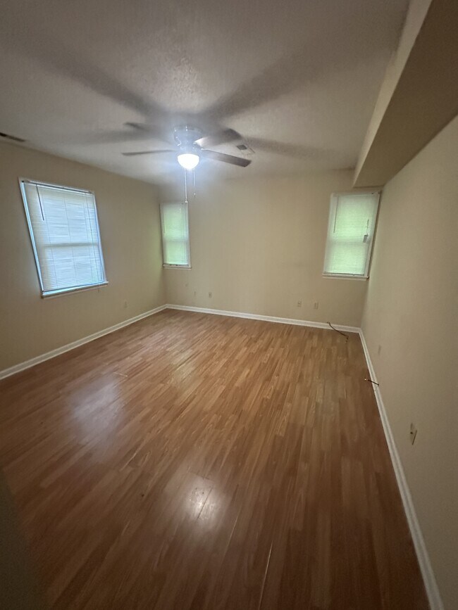 Photo - 138 Taylor Rd Unit 1