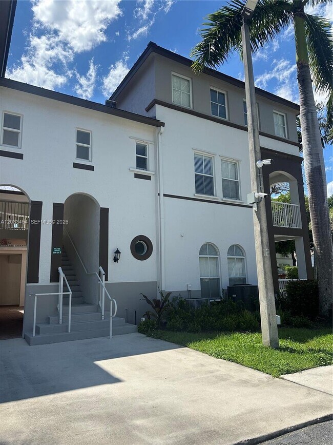 Building Photo - 4311 SW 160th Ave Unit 105