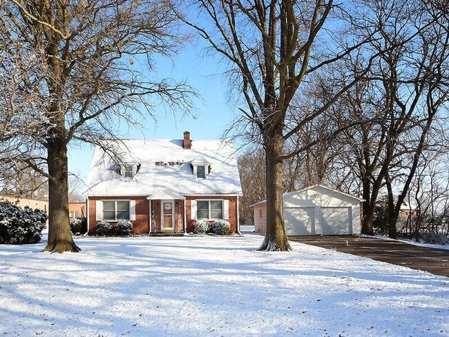 Photo - 705 E 9th St