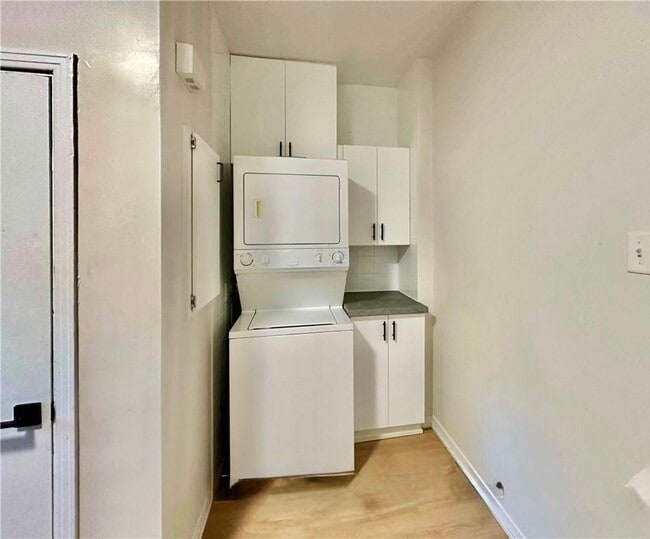 Photo - 162 Ivy Crescent Unit 2