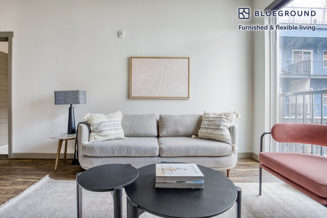 Photo - 2428 NW Market St Unidad FL5-ID270