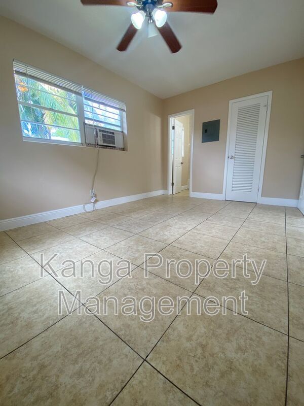 Photo - 4820 Maine St Unit #1