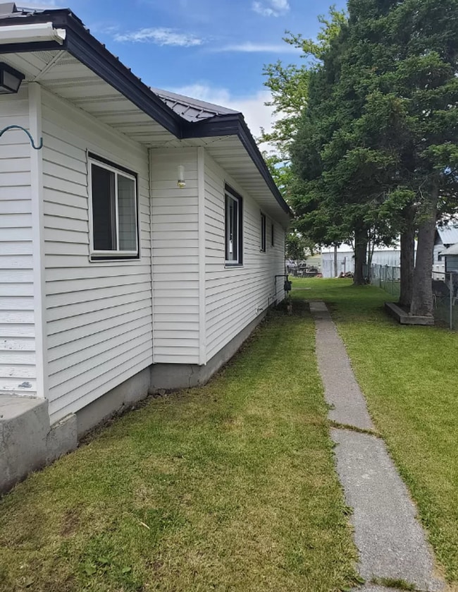 Photo - 2 Bedroom, Bonus Room, 1 Bathroom, Home For Rent in St. Anthony!  Fenced Yard, Covered Parking, W...