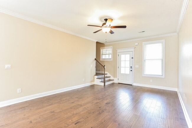 Photo - 575 Hollandale Rd