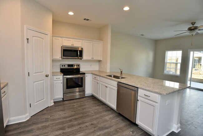 Photo - 3 Bedroom 2 1/2 Bath Townhome In Richmond Hill