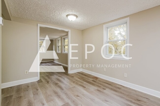 Photo - 2248 Sharon St