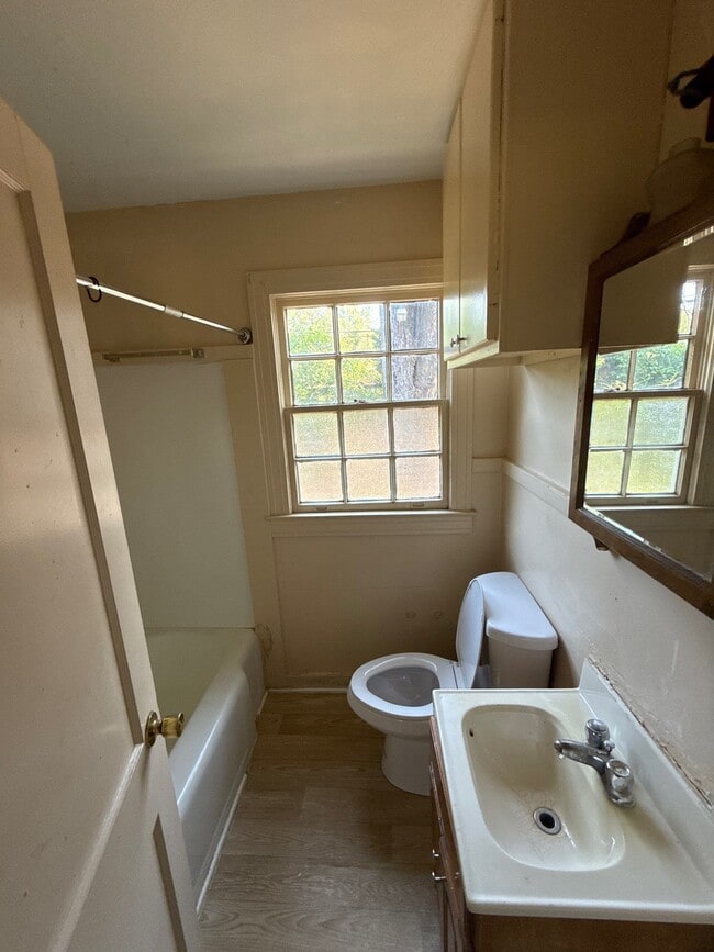 Photo - 112 Robinhood Rd