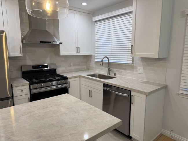 4125 W Toluca Lake Ave