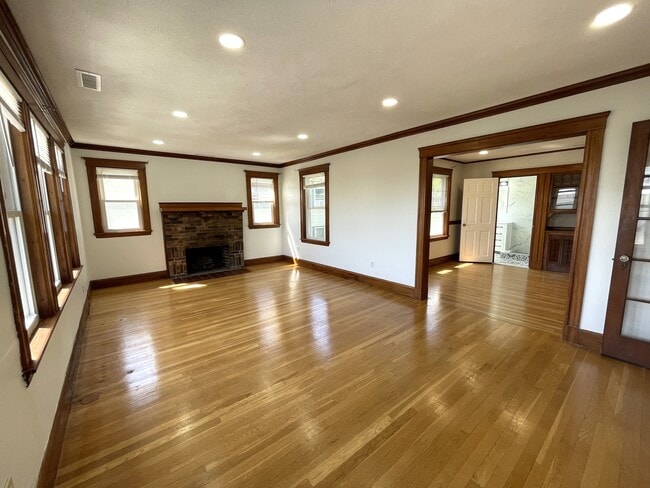 Building Photo - 58 Edgecliff Rd Rental