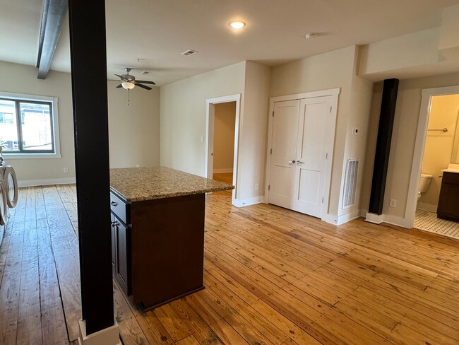 Photo - 106 N Main St