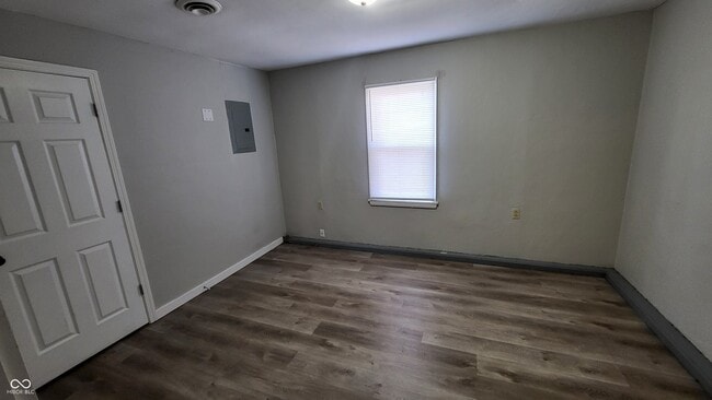 Photo - 336 W 6th St