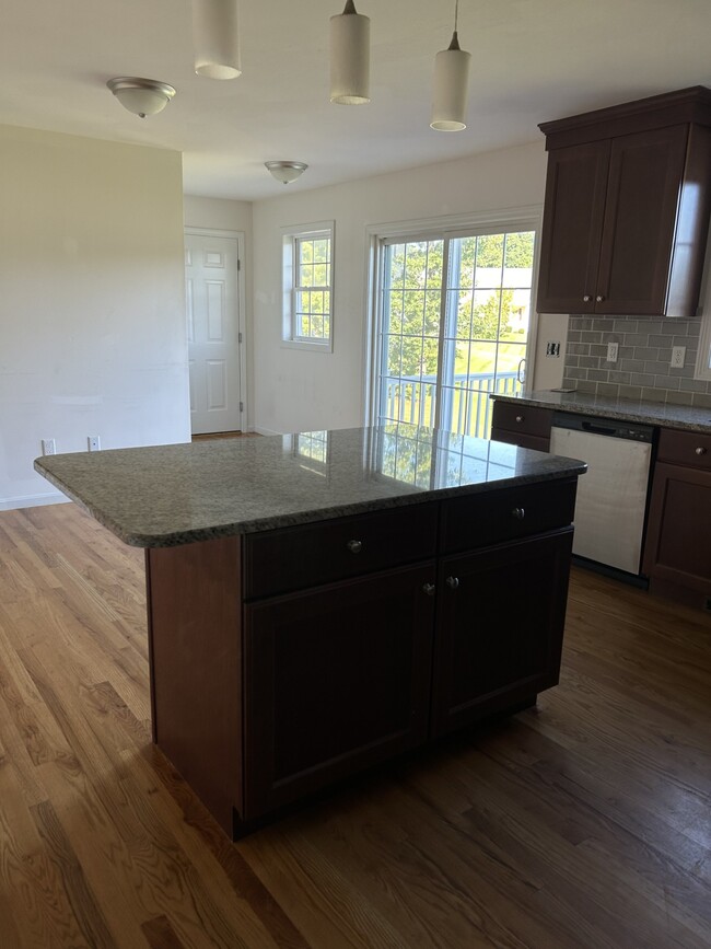 121A Robin Hill Kitchen 2 - 121A Robin Hill Dr Apartments