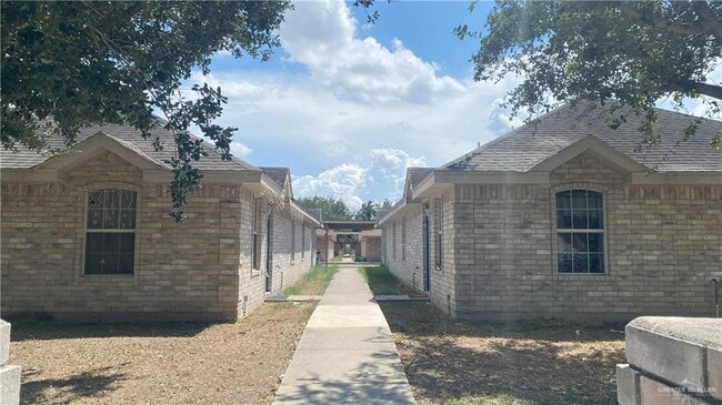 Building Photo - 2220 W Candlelight Ln Unit 2 Rental