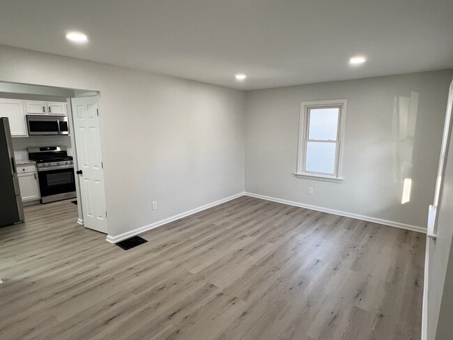 Photo - 170 Rosslyn Ave