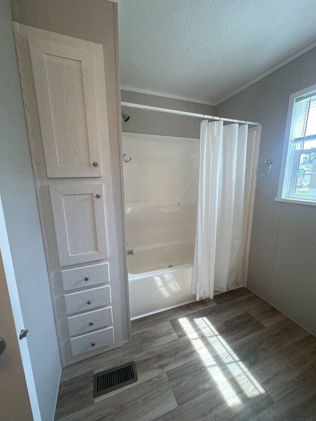 Photo - 921 Peacock Ln