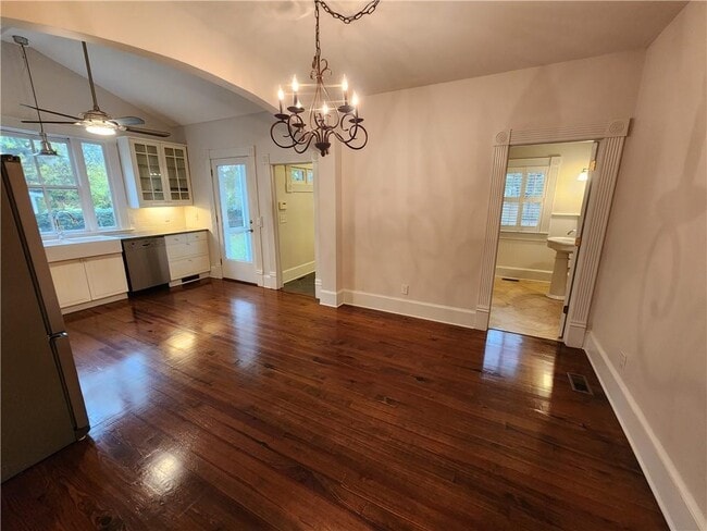 Photo - 1055 Longley Ave NW