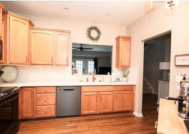 Photo - 2080 Deer Run Dr